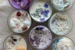 Mystery candle _ Crystal chips candle _ soy wax_ intuively made _ vegan_ candle gift _ essential oil candle_ dried flowers candles
